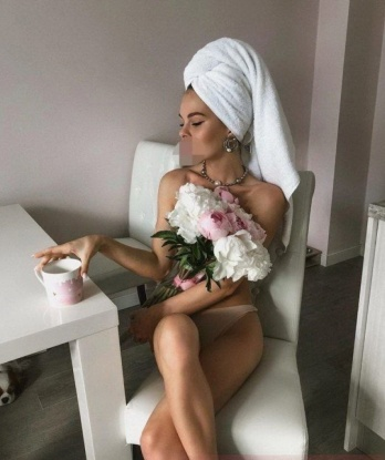🌟
Моя нежная кожа, соблазнительные формы и изящные движения оставят тебя безумно возбужденным. 💋
Я знаю, как доставить максимум удовольствия и расслабления. Мои услуги включают классический и эротический массаж, оральный секс, а также различные ролевые игры и фетиш. 😈
Каждая минута со мной будет наполнена страстью и нежностью. 💏
У меня есть много положительных отзывов от довольных клиентов, которые восхищаются не только моей красотой, но и профессионализмом. 🌹
Приглашаю вас в мою уютную и расслабляющую обстановку в самом сердце Москвы, где каждый момент будет наполнен взрывом эмоций и наслаждения. 🏰
Для вашего комфорта и конфиденциальности у меня есть уютная квартира и парковка рядом. 🏠🚗
Смело позвоните мне и доверьте себя моим нежным рукам и страстным желаниям. Жду встречи с нетерпением!
*фото* Алеся